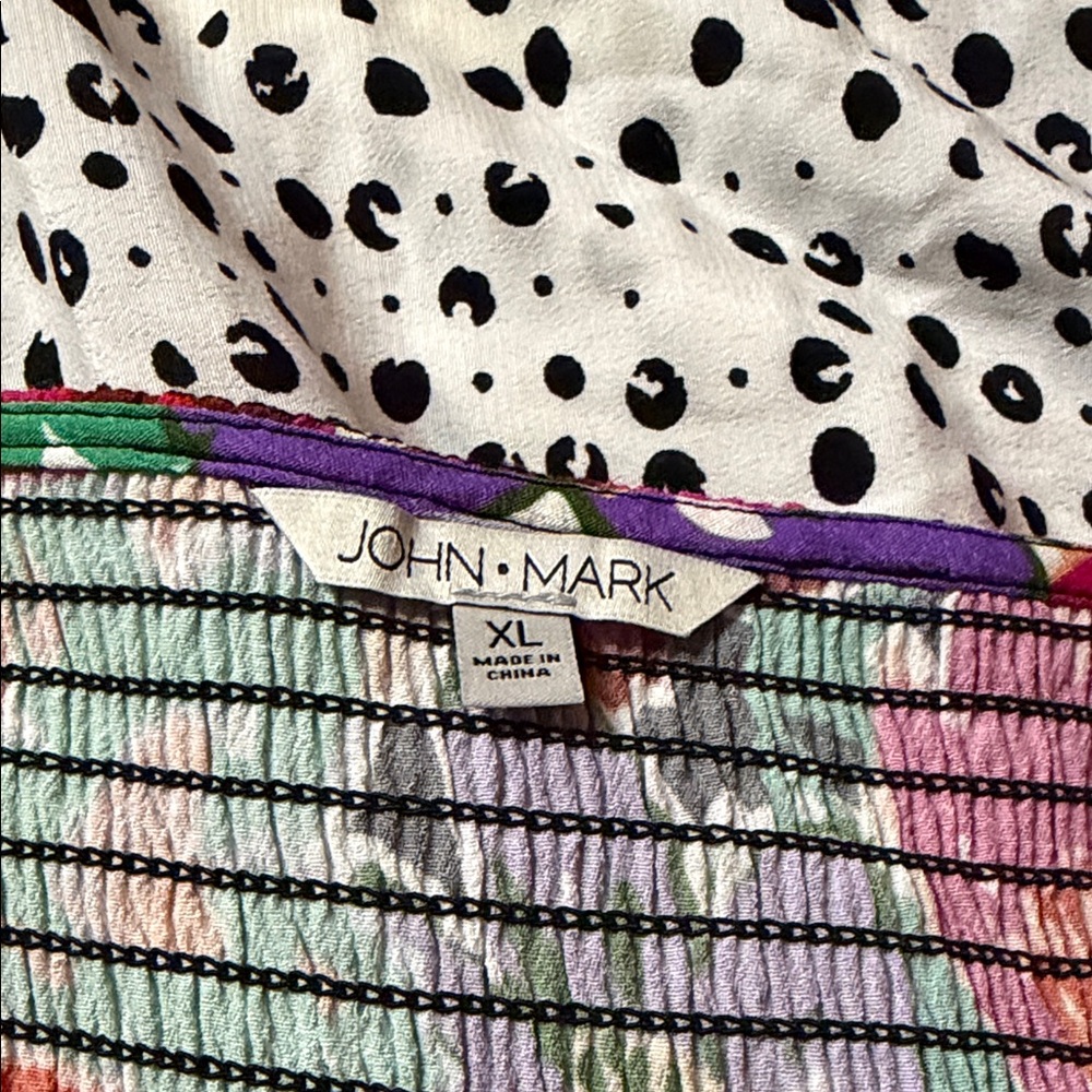 John Mark dress with fun printed details and pockets! Size xl bnwt!